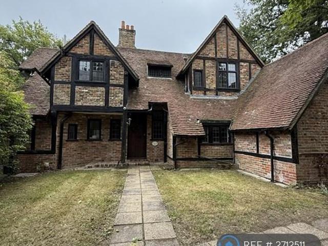House for rent in Lower Green Esher, Blackhills