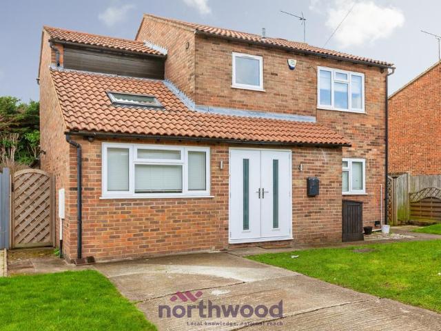 House for rent in Holyport, Bray