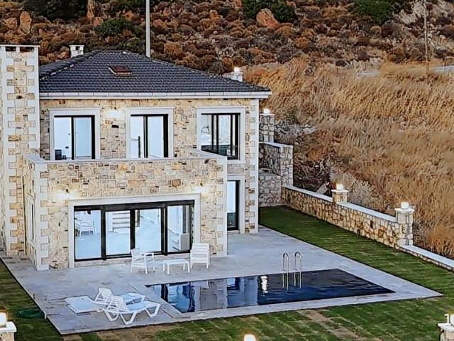 Foça, İzmir içerisinde satılık Turistik Tesis