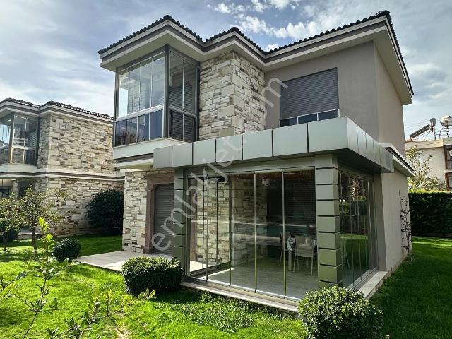 Atatürk Mahallesi, Foça içerisinde kiralık Villa