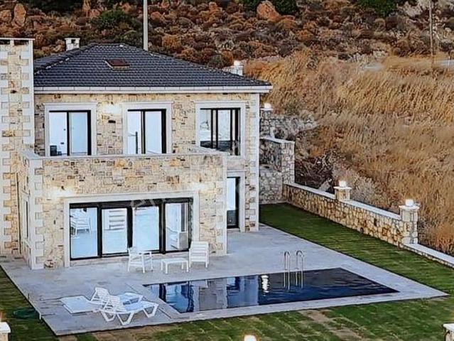 Yenibağarası Mahallesi, Foça içerisinde kiralık Villa