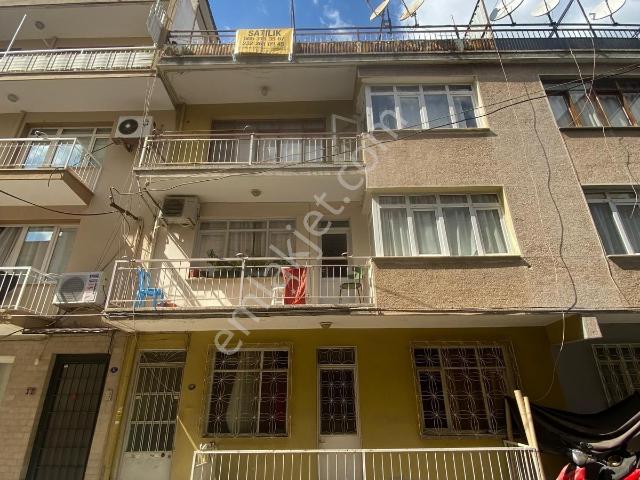 Bahar Mahallesi, Karabağlar içerisinde satılık Bina