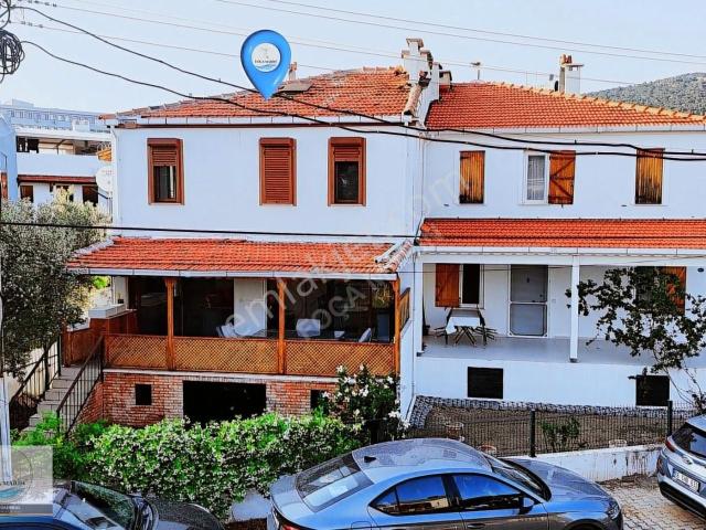 Foça, İsmetpaşa Mahallesi içerisinde kiralık Villa