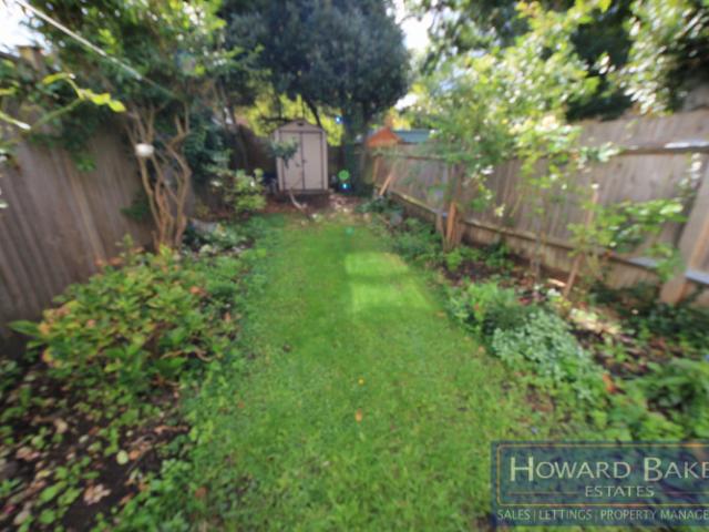 Apartment for rent in Queen's Park, Greater London