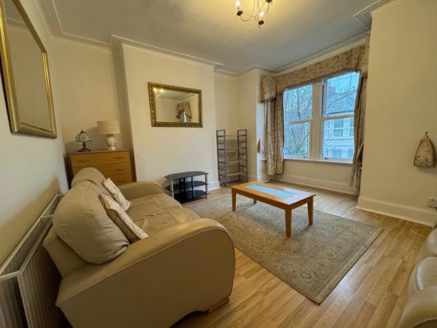 Apartment for rent in Queen's Park, Greater London
