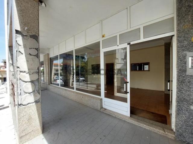 Armazém venda em Vila Real