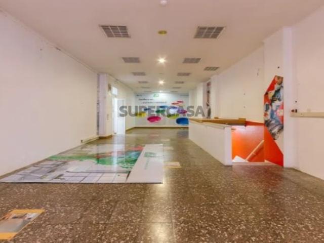 Armazém venda em Lisboa