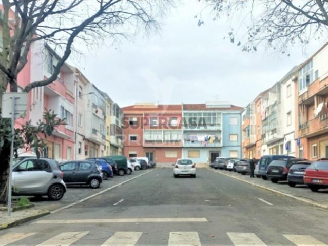 Armazém venda em Damaia, Amadora