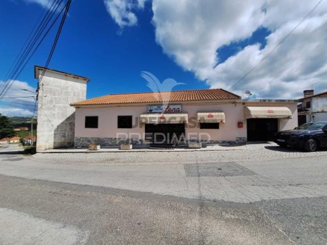 Armazém venda em Alcanede, Santarém