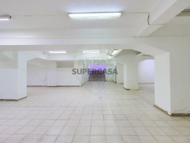 Armazém venda em Lisboa