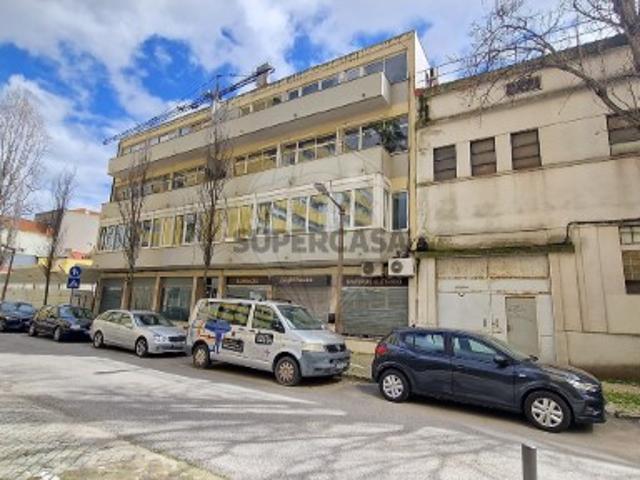Armazém venda em Lisboa
