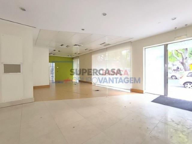 Armazém venda em Lisboa