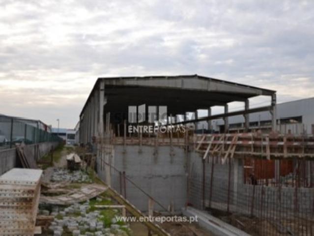 Armazém venda em Rosém, Avessadas