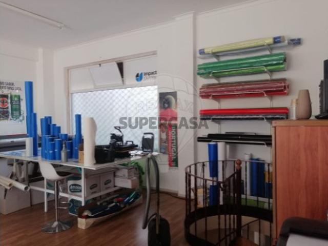 Armazém venda em Queluz de Baixo, Oeiras