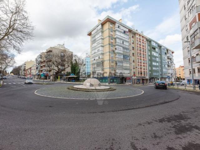 Armazém venda em Lisboa