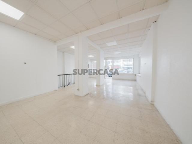 Armazém venda em Lisboa