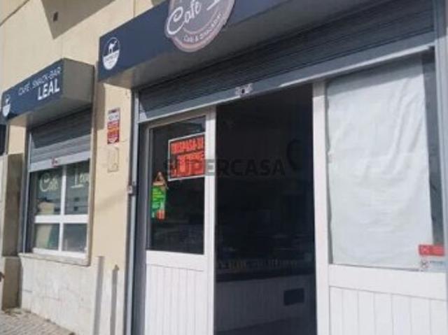 Armazém venda em Catujal, Santiago Dos Velhos