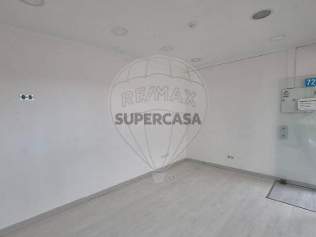 Armazém venda em Carcavelos, Cascais