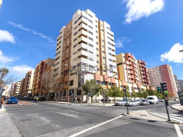 Armazém venda em Lisboa