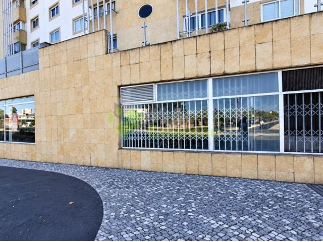 Loja venda em Carnide, Lisboa