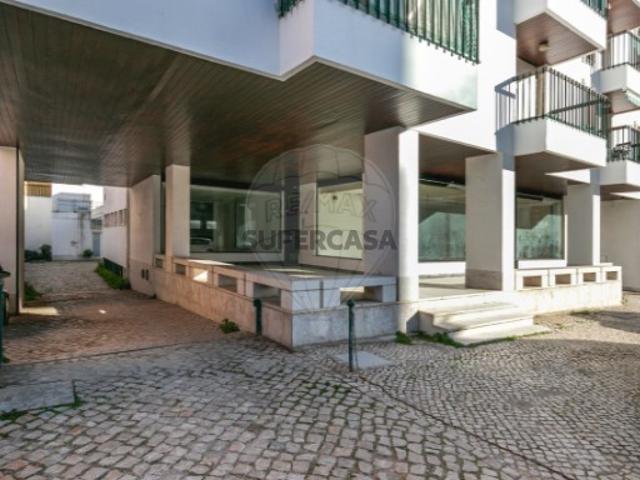 Armazém venda em Cascais, Bairro do Alcaide