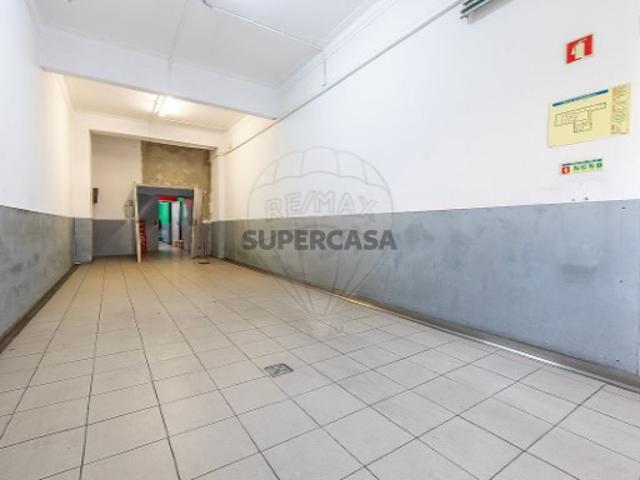 Armazém venda em Falagueira, Amadora