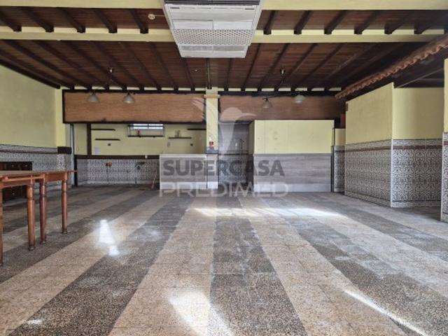 Armazém venda em Moita, Gaio-rosário