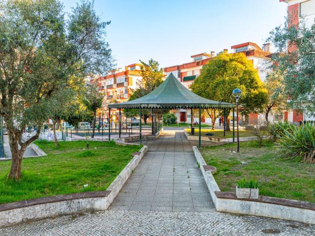 Loja alugar em Mem Martins, Sintra