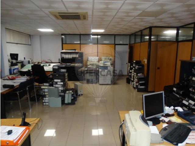 Armazém venda em Casal do Chapim, Odivelas