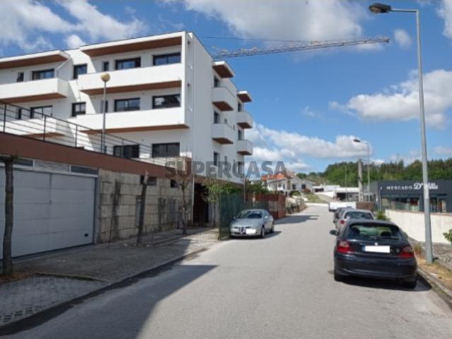 Armazém venda em Vila Nova De Famalicão, Igreja