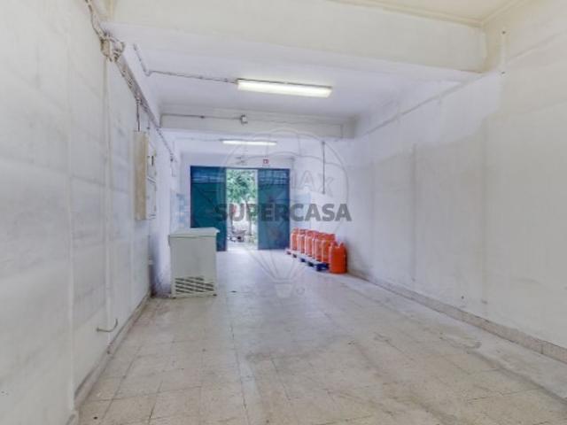 Armazém venda em Lisboa