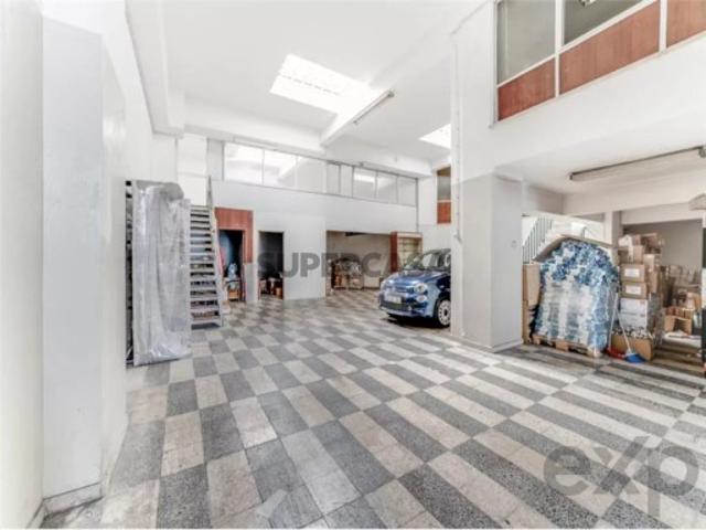 Armazém venda em Lisboa