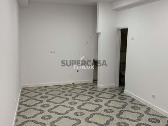 Armazém venda em Lisboa