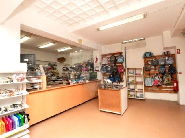 Armazém venda em Santiago Dos Velhos, Lisboa