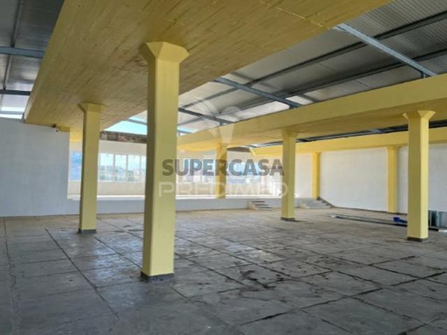 Armazém venda em Loures