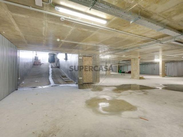 Armazém venda em Urbanização Real Forte, Santiago Dos Velhos