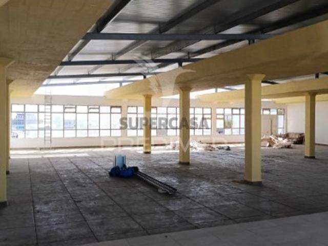 Armazém venda em Parque das Nações, Santiago Dos Velhos