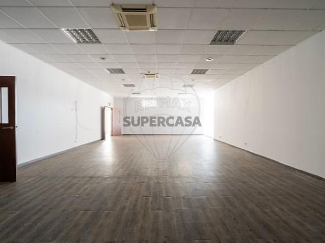 Armazém venda em Santiago Dos Velhos, Lisboa