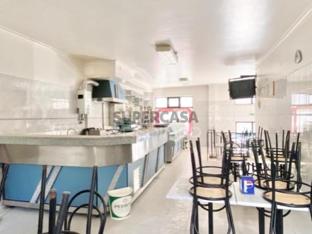 Armazém venda em Pirescoxe, Santiago Dos Velhos