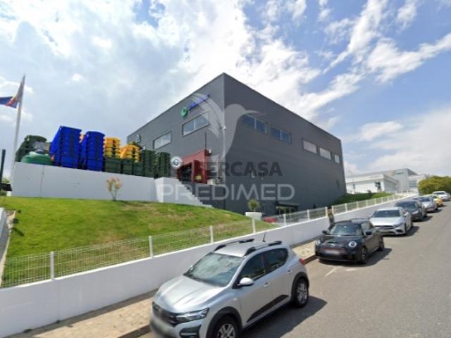 Armazém venda em Loures