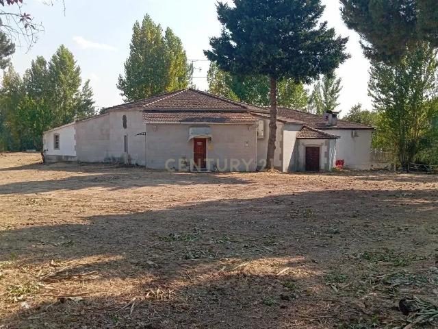 Loja venda em Vila Verde da Raia, Chaves