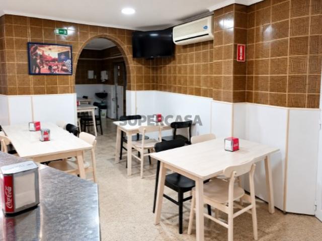 Armazém venda em Urbanização do Neudel, Amadora