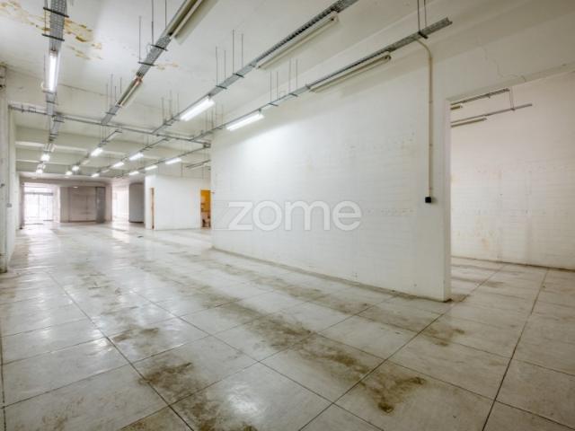 Ponto Comercial alugar em Cedofeita, Ramada Alta