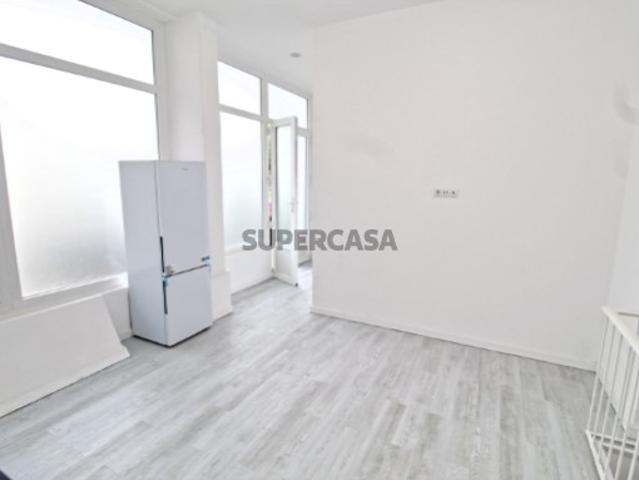 Armazém venda em Almada, Setúbal