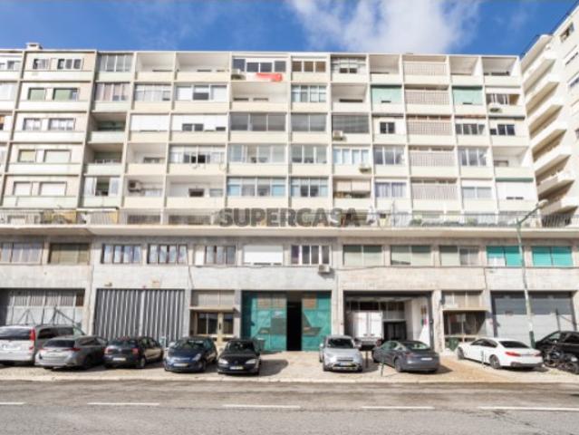 Armazém venda em Lisboa