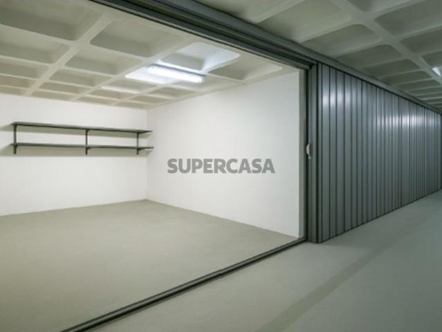 Garagem venda em Três Castelos, Portimão