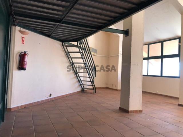 Armazém venda em Vilamoura, Loulé