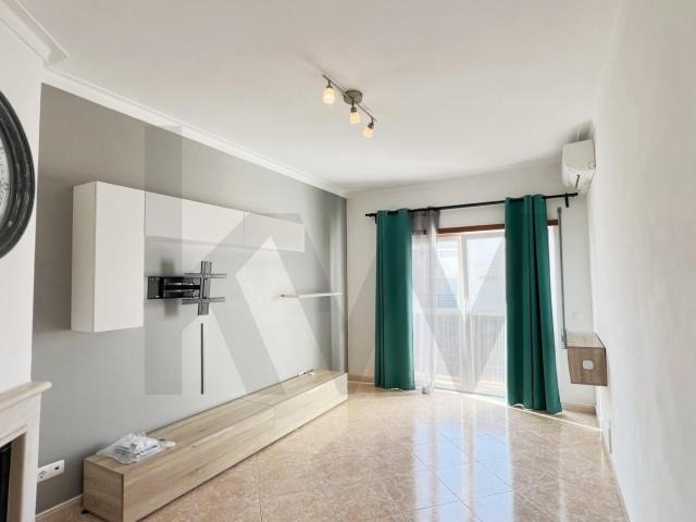 Apartamento alugar em Mexilhoeira da Carregação, Parchal