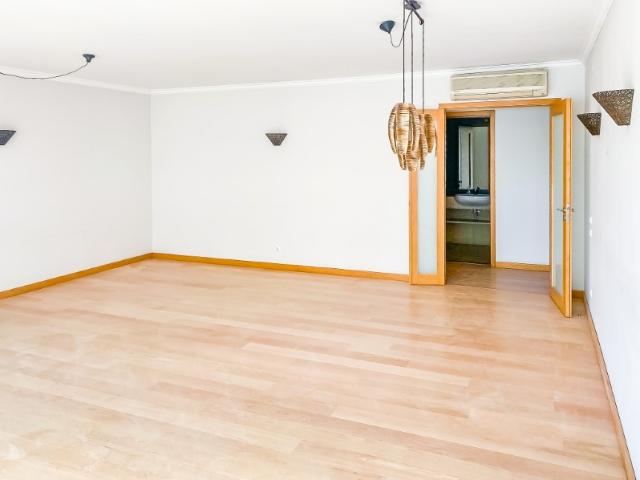 Apartamento alugar em Núcleo Urbano Histórico de Oeiras, Oeiras
