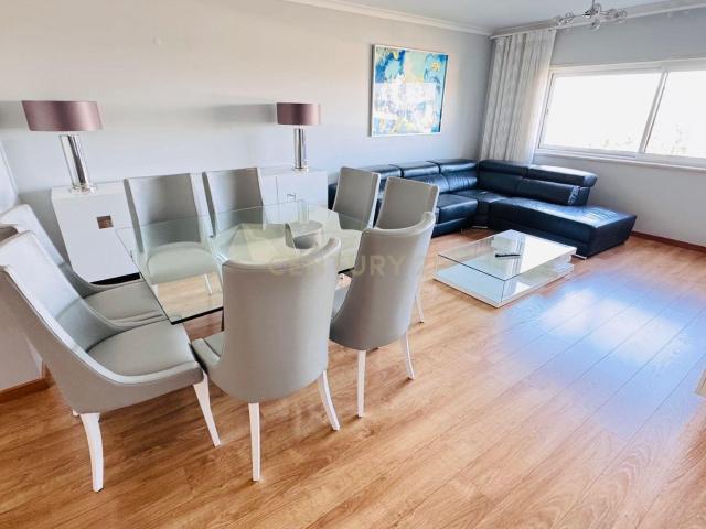 Apartamento alugar em Urbanização Real Forte, Santiago Dos Velhos